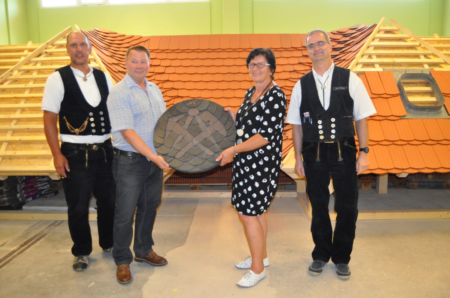 Dachdeckermodell im BSZ Löbau „eingeweiht“ – Dachdecker-Innung Bautzen